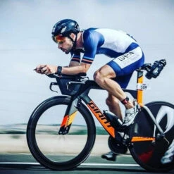 Cádomotus Omega Aero Helmet - Gloss Black -Roller Skating Store CadomotusOmegaHelmet GlossBlack 3